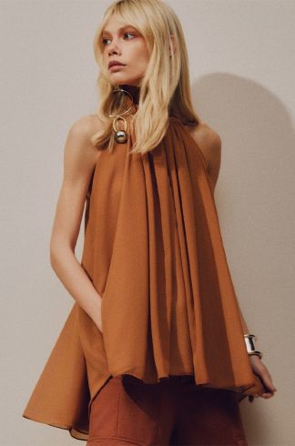 Blusa Crepe Alongada Gola Alta Travessia Camelo