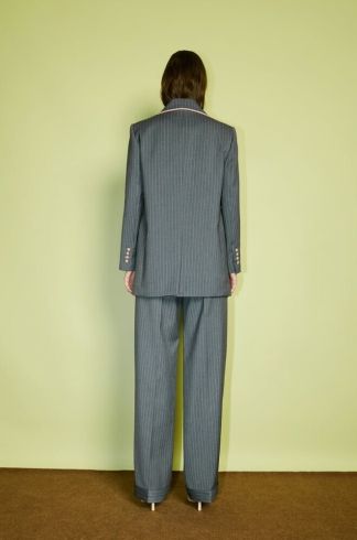 Blazer Oversized em Alfaiataria e Risca de Giz Casulo Cigarra Cinza