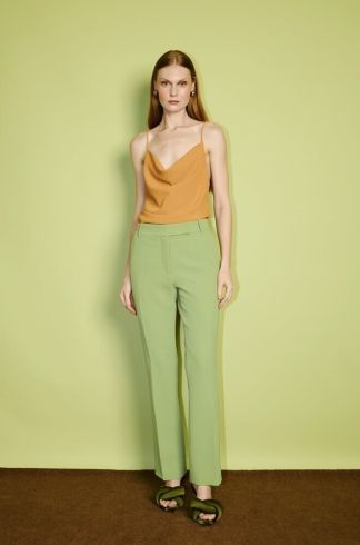 Calça Cigarrete Casulo Gafanhoto Verde