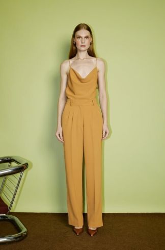 Calça Reta Casulo Gafanhoto Camelo