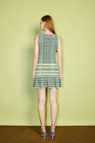 Vestido Curto em Tricot Casulo Folha Verde
