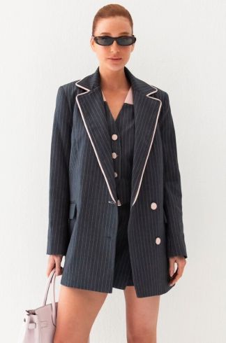 Blazer Oversized em Alfaiataria e Risca de Giz Casulo Cigarra Cinza