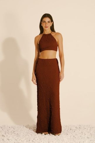 Conjunto com Textura Ginger e La Sirene Set Julia Marrom - Top e Saia
