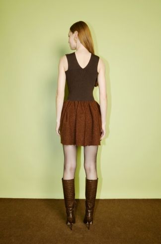 Vestido Curto Evasê em Tricot e Lã Casulo Colmeia Marrom