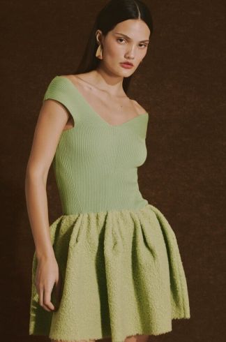 Vestido Curto Evasê em Tricot e Lã Casulo Colmeia Verde