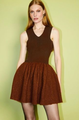 Vestido Curto Evasê em Tricot e Lã Casulo Colmeia Marrom
