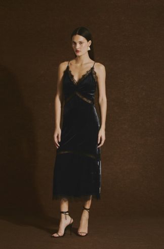 Vestido Midi em Veludo e Renda Casulo Antena Preto