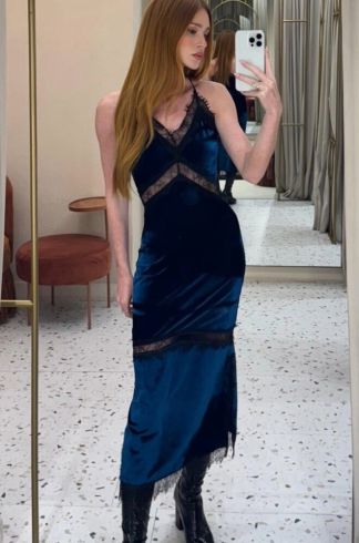 Vestido Midi em Veludo e Renda Casulo Antena Azul