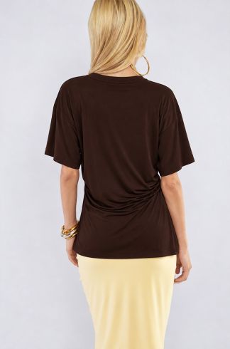 T-Shirt Assimétrica Travessia Tule Marrom